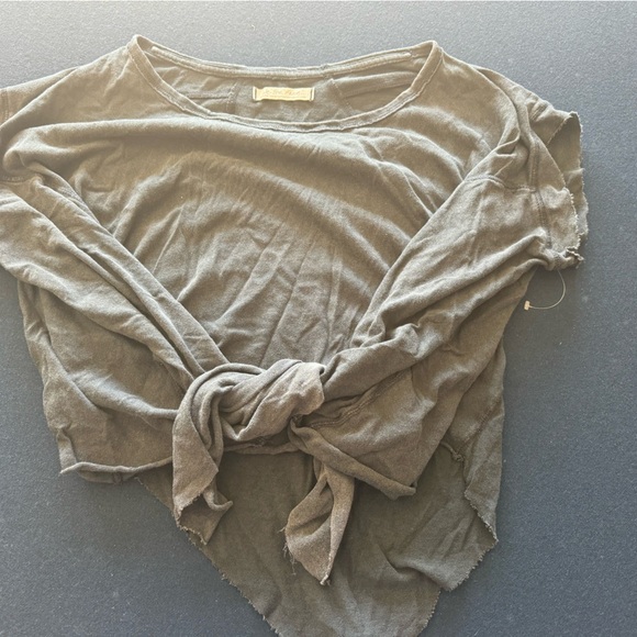 FUN FLATTERING & UNIQUE tee combo🖤🩷 zoom in for all the design details🩷🖤 - Picture 2 of 16